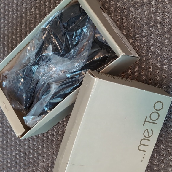 NWT Me Too Audra Black Suede Point Toe Loafers Size 8M - Picture 2 of 6